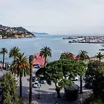 Astoria Hotel 4*