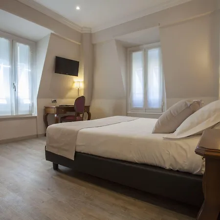 Astoria Hotel 4*