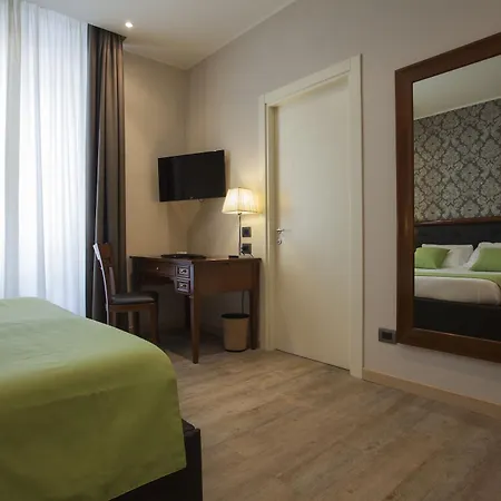 Astoria Hotel 4*