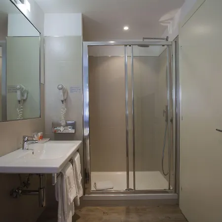 Astoria Hotel 4*