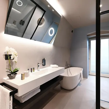 Astoria Hotel 4*