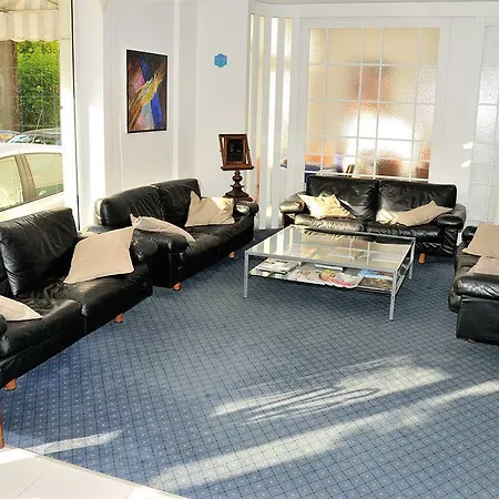 Astoria Hotel 4*
